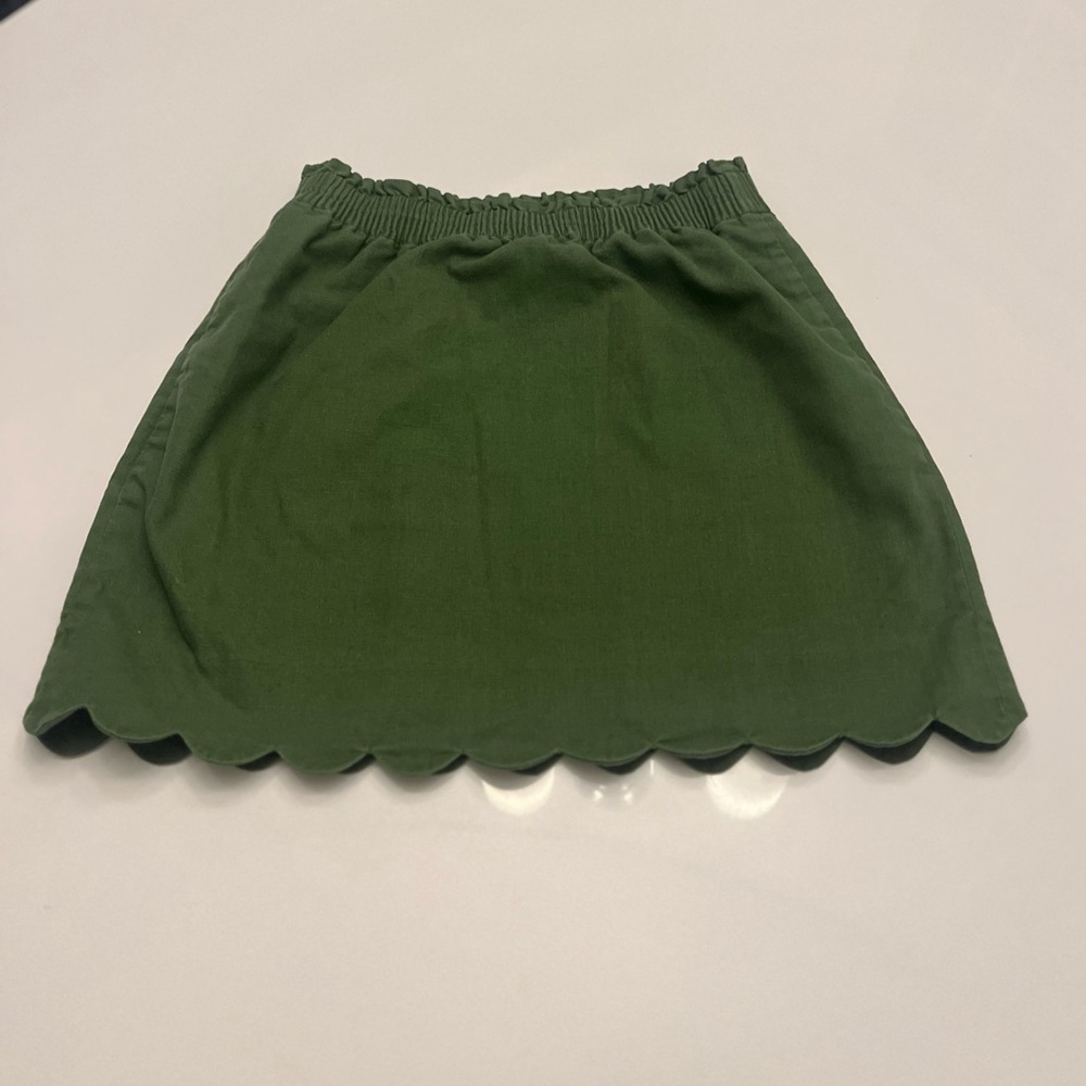 Very cute scalloped skirt - size 4